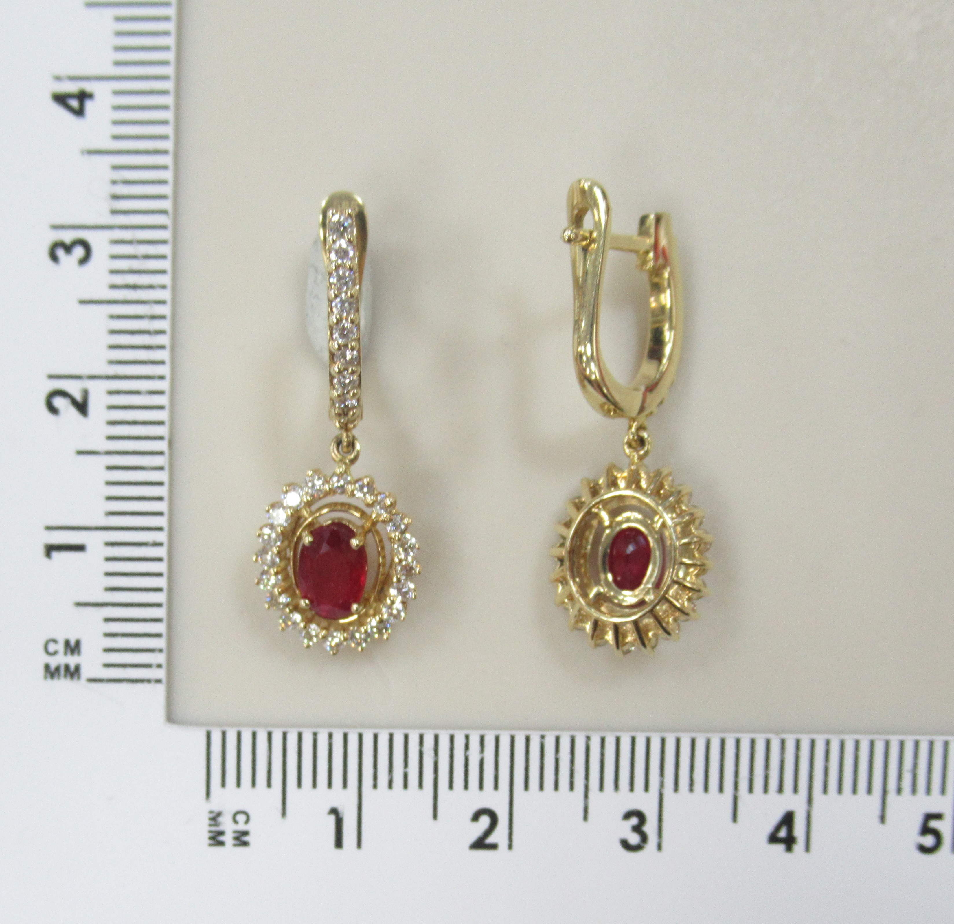 Серьги из желтого золота с рубинами